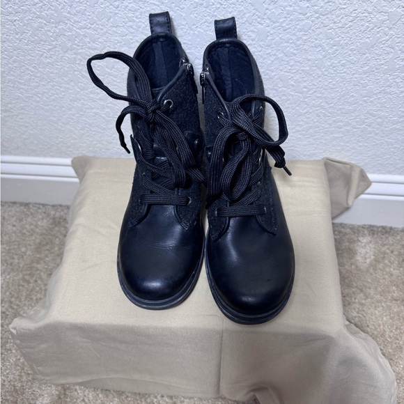 UGG Women's/Girls Hapsburg Laces & Zipper Black Leather Boots - Size 5.5 - Picture 4 of 10